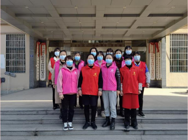 义南村巾帼志愿者开展迎亚运 美环境行动