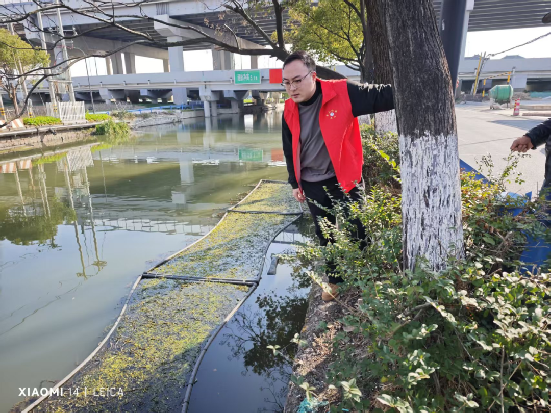 义南村开展五水共治河道巡查，守护碧水清流